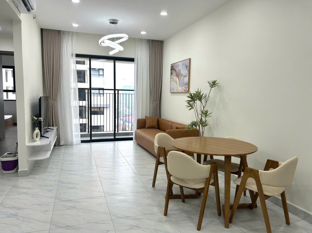 CHO THUÊ CĂN 2PN 79m2 FULL NT TẦNG TRUNG THÁP C1