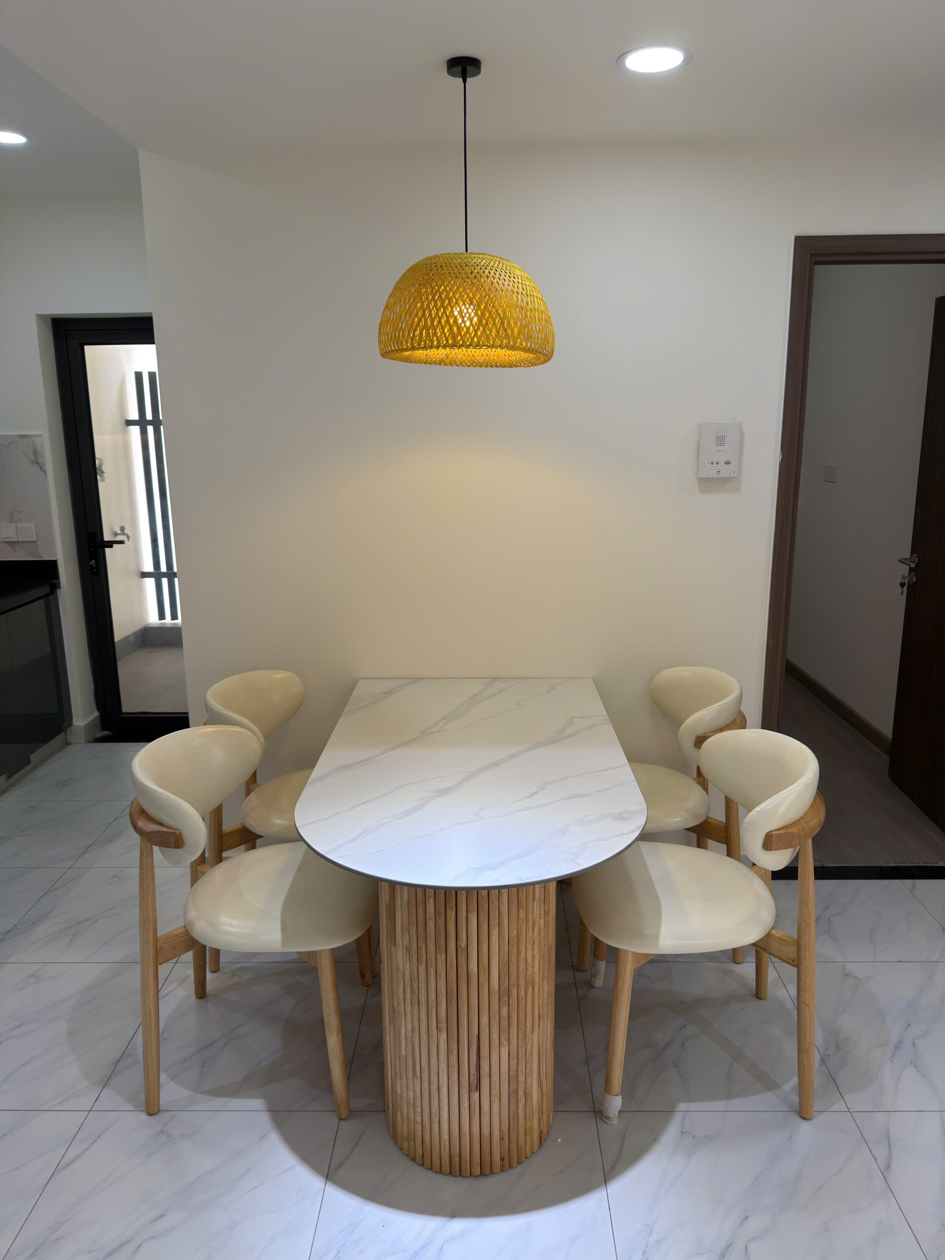 CHO THUÊ CĂN 2PN THÁP D2 TẦNG THẤP – VIEW ĐẸP THOÁNG MÁT